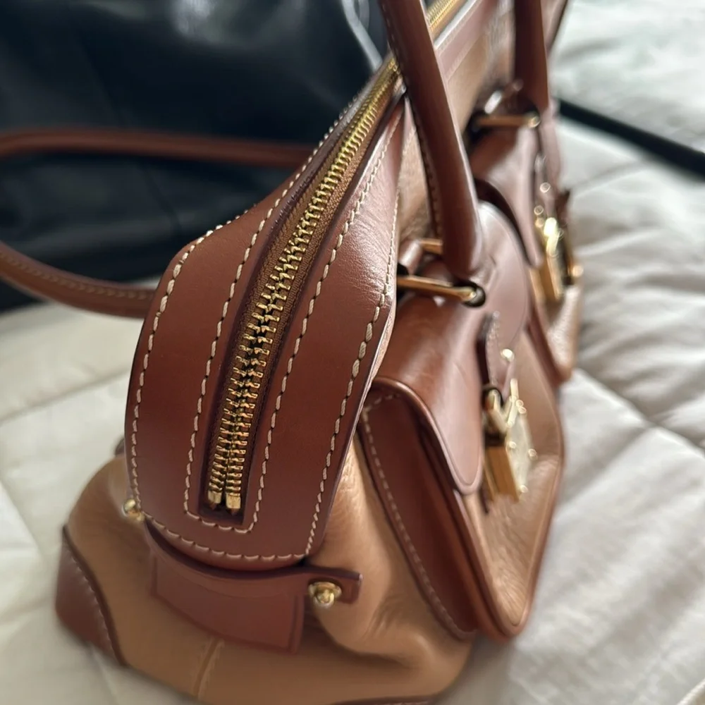 Dooney & Bourke All Weather Leather Bag excellent condition. - Picture 4 of 8